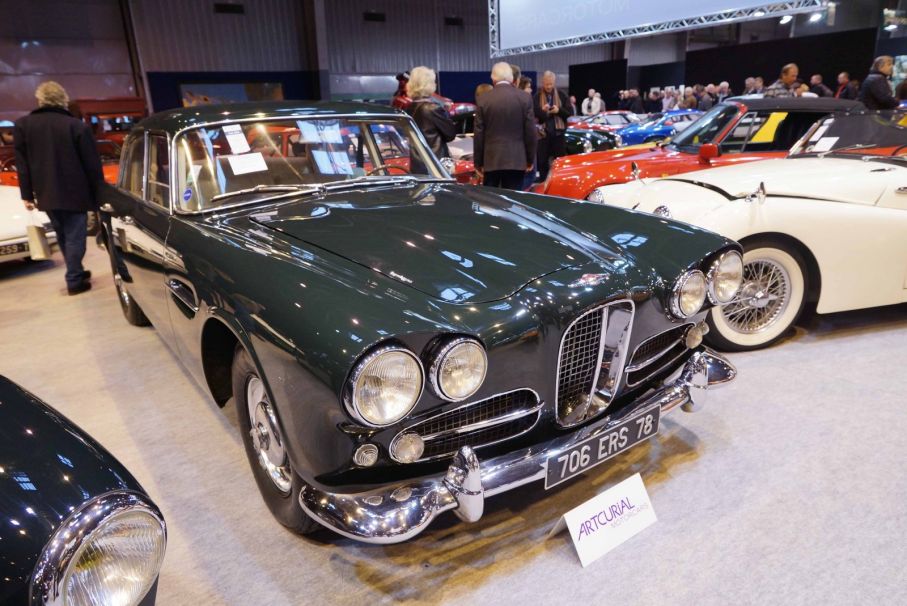 Traktorkungen David Brown som ägde Aston-Martin tog initiativet till Lagonda Rapide, en av de första superbilarna med fyra dörrar. I allt en gentlemans motorvägsexpress och naturligtvis delade den teknik med Aston-Martin DB4. Denna 63:a var ovanligt nog vänsterstyrd. Uppnått pris på auktionen var 193 104 euro.