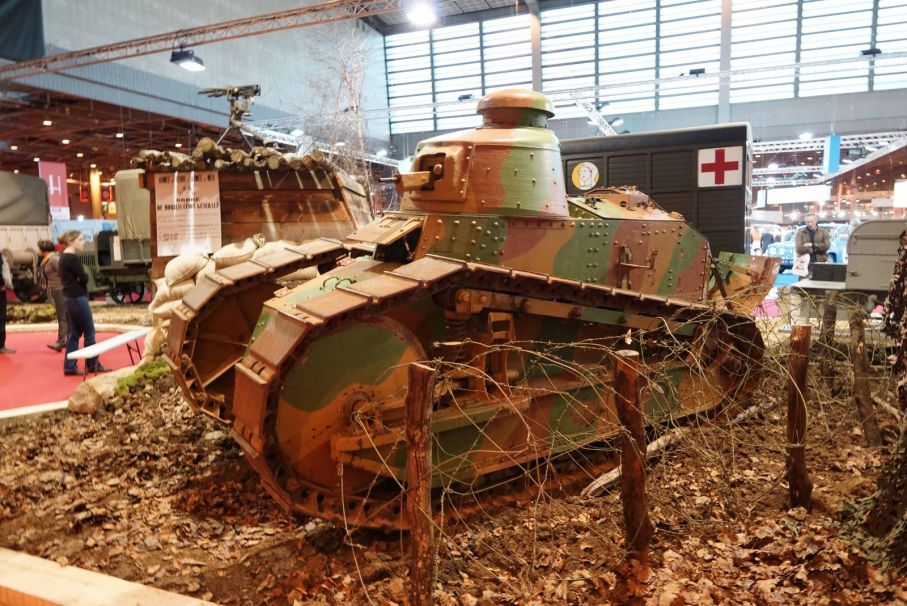 En fransk stridsvagn har hittat till Rétromobile.