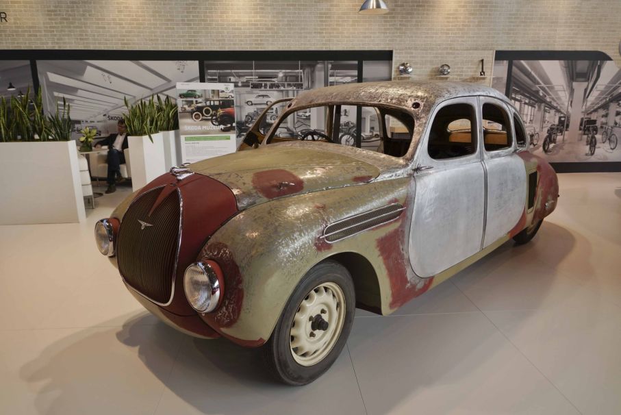 Skodas traditionsavdelning visade upp en pågående renovering av modell 935, en prototyp få trodde hade överlevt. En stor bil med motorn bak som i mitten av 1930-talet utvecklades för att konkurrera med ärkerivalen Tatra.