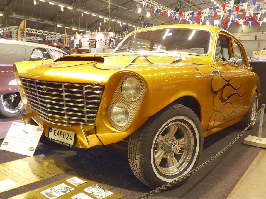 Amazonbygge med klassiska customknep. Bygget påbörjades redan 1967 men stannade av 1970 för att återupptas