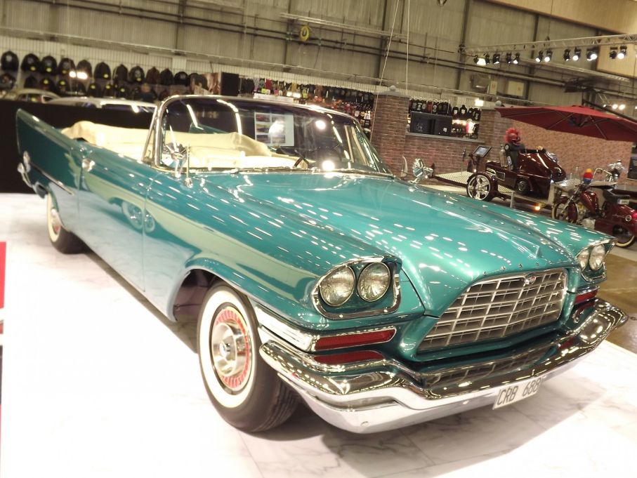 Samt den sällsynta Chrysler 300D, cabrioleten gjordes i 191 exemplar.