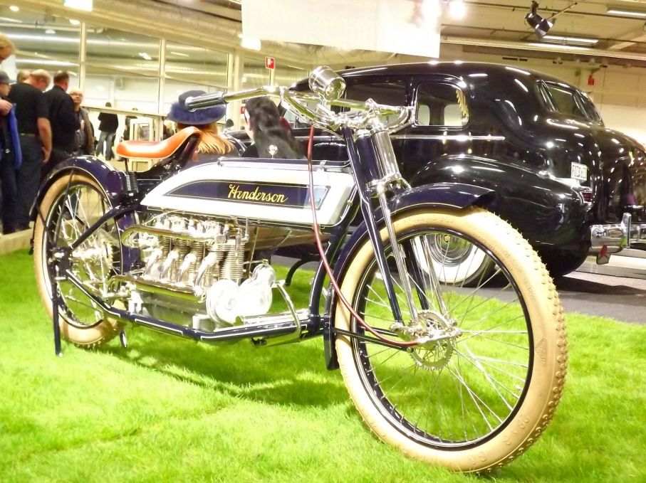 Äldsta motorcykeln här, en Henderson med rakfyra. Kanske inte praktisk men otroligt vacker pjäs.