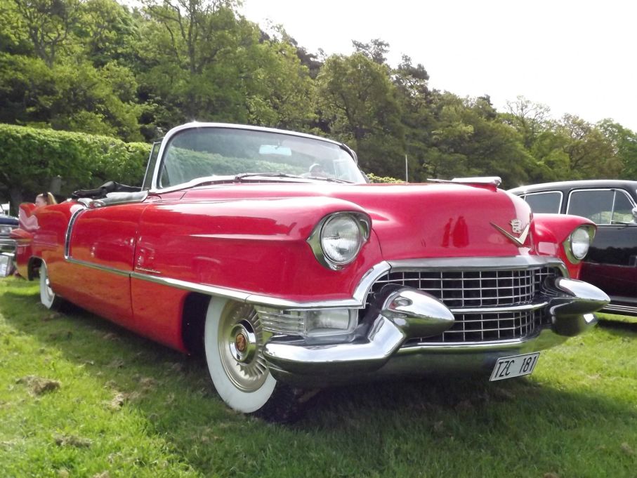 bländande röd Cadillac Eldorado årgång 1955