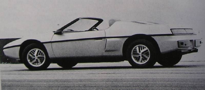 Pontiac Fiero introducerades 1984, bara som coupé, men man kom även ganska långt med att prova ut en tuff speedster på densamma.