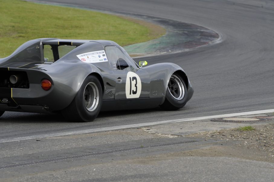 Otur nr L3 (Chevron B8, 1968), så här går det när man försöker tränga sig förbi i kurvan.