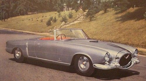 Palm beach var inte helt olik denna specialare de byggde på Cadillac 1954, under en period här var just runda gap i fronten Pininfarinas hetaste idé.