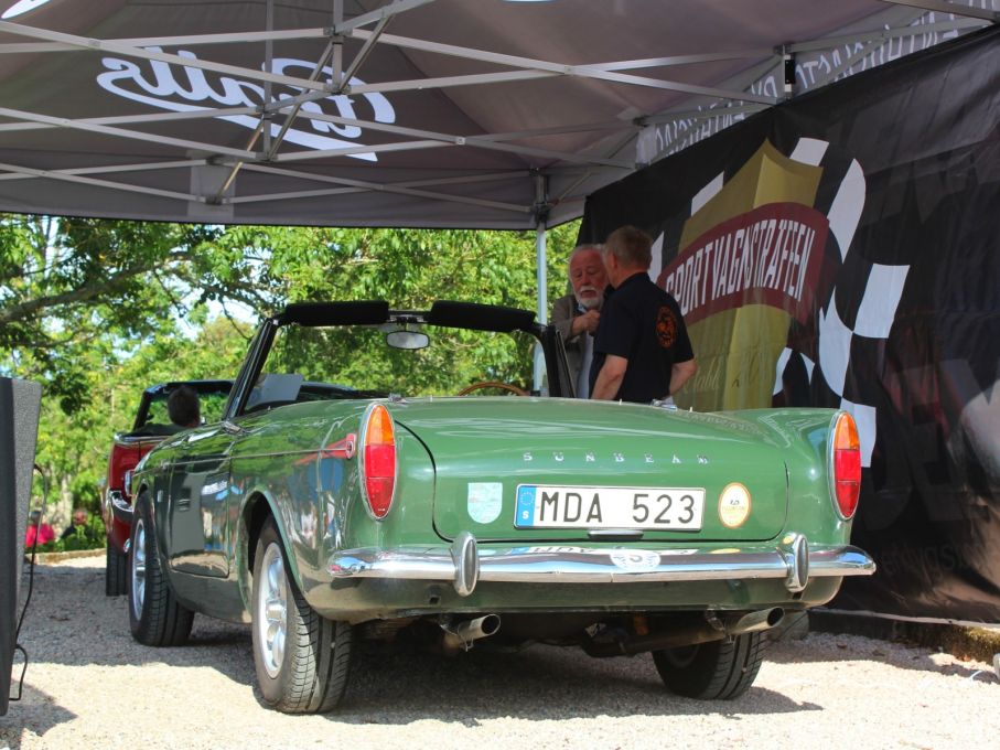 Sunbeam Tiger uppe på podiet.