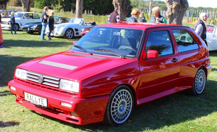 Monstergolfen Rallye var en brutal bil 1989, med G-laderkompressorn skrände man ur 160 hästar ur den lilla 1,8-litaren. en serie på 5000 bilar byggdes och kostade dubbelt så mycket som en Golf GTi