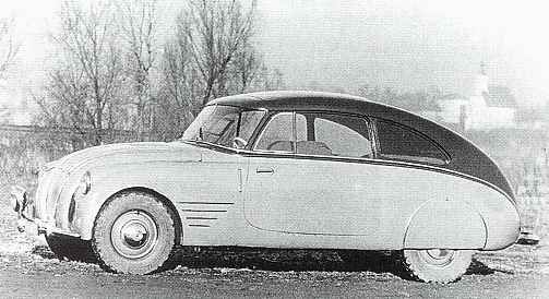 En annan Steyr med tydliga Tatradrag, den kalllades typ 70 och togs fram 1940. Motorn var en luftkyld V8 på 3,2 liter och om ni inte gissat er till det innan så var det Ferdinand Porsche som låg bakom denna prototyp.