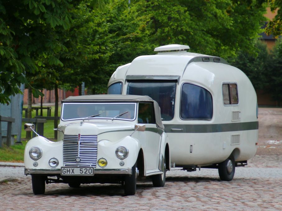 En del brittiska bilar av lite ovanligare slg dök också upp, som denna Armstrong-Siddeley Hurricane cabriolet
