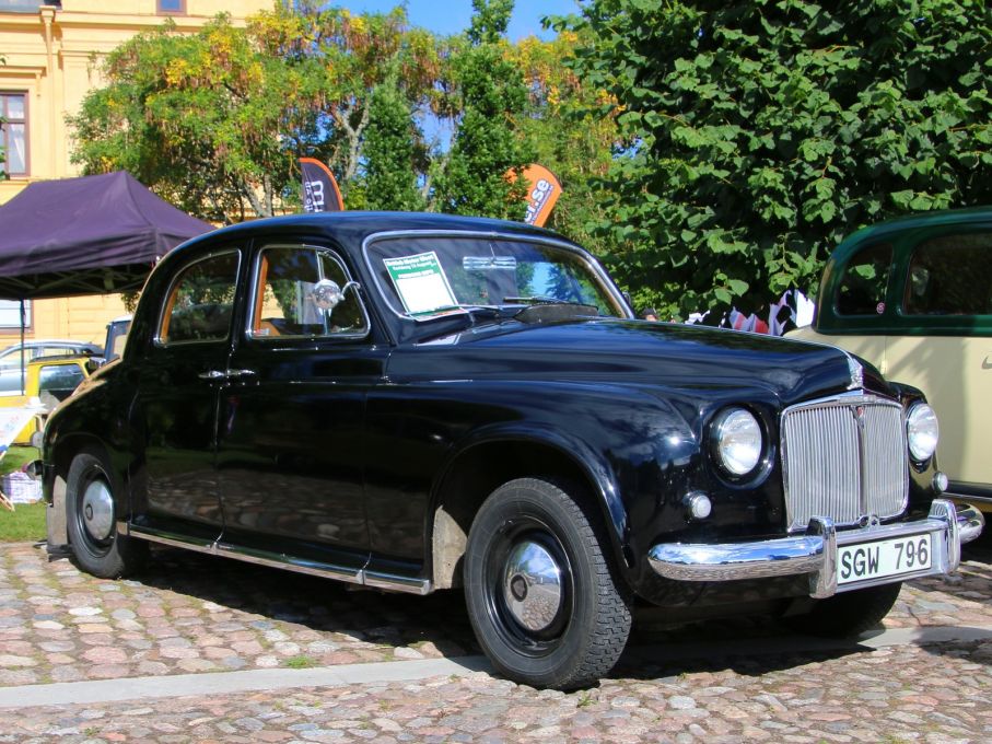Svart sober Rover P4