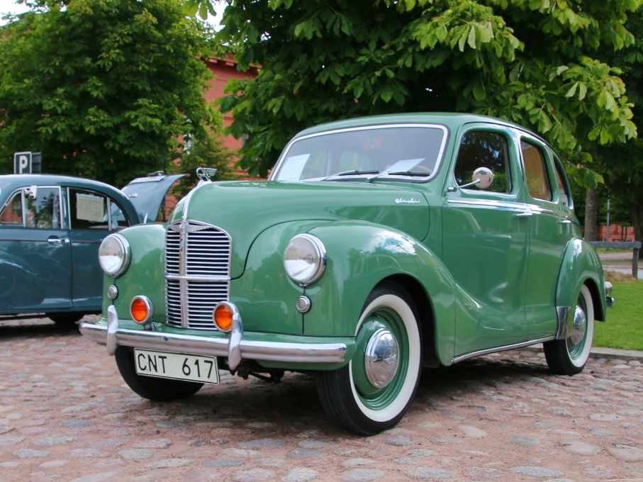 Lite större Austin A40 från 1949 också i grön nyans.