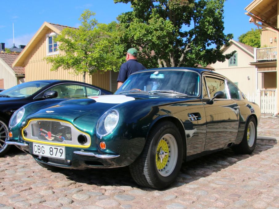 Och en DB6 långt ifrån original...