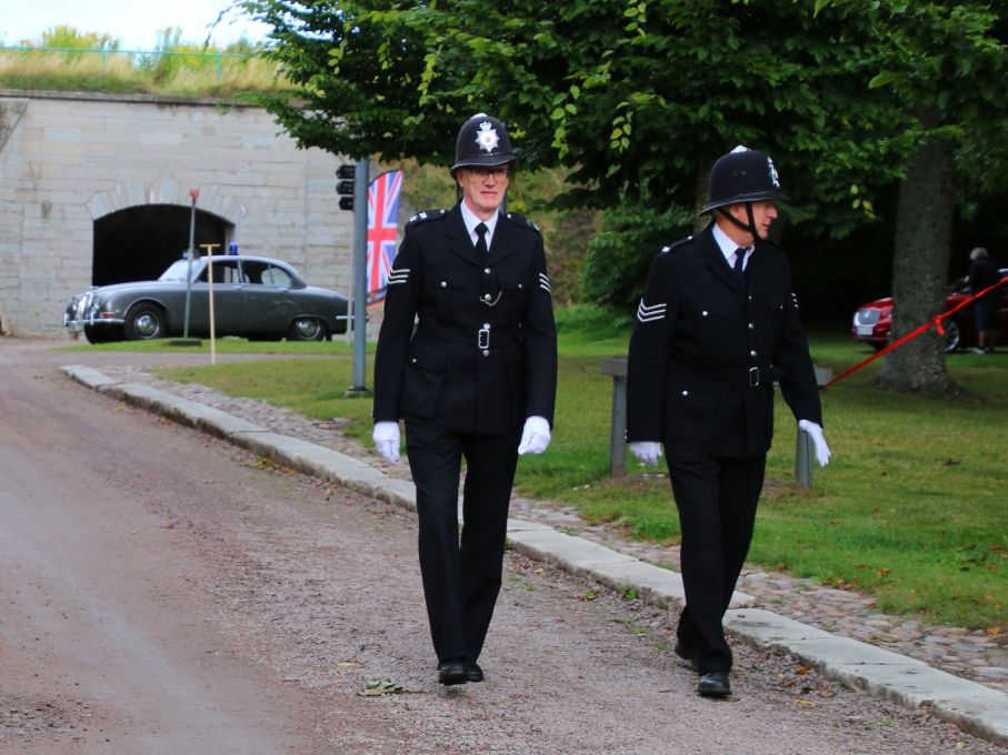 Prydligt klädda Bobbies höll ordning och reda