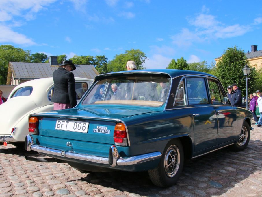 Triumph 2,5PI, familjesedan med sportbilsprestanda 1968