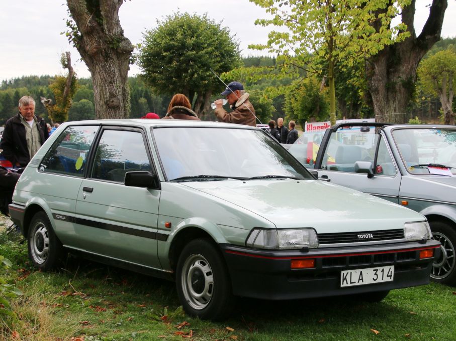 En annan överlevare, fin Toyota Corolla DLX 1985