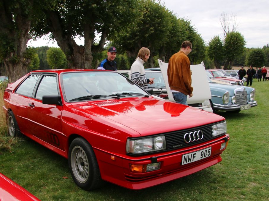 Audi tog åttiotalet med storm och fyrhjulsdrift. Quattro blevett begrepp, och rallysegrarna många för det tidigare ganska slätstrukna märket.