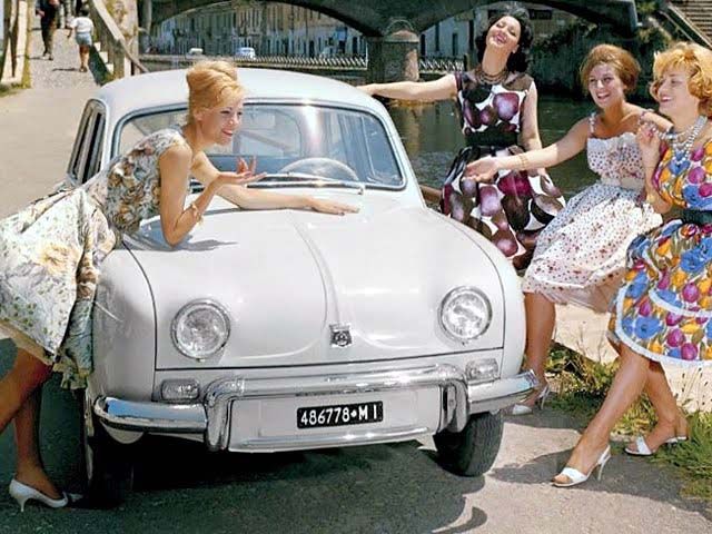 Det här är en Alfa Romeo Dauphine, 1959 till 1964 byggdes Dauphinen på licens i Portello, Italien.