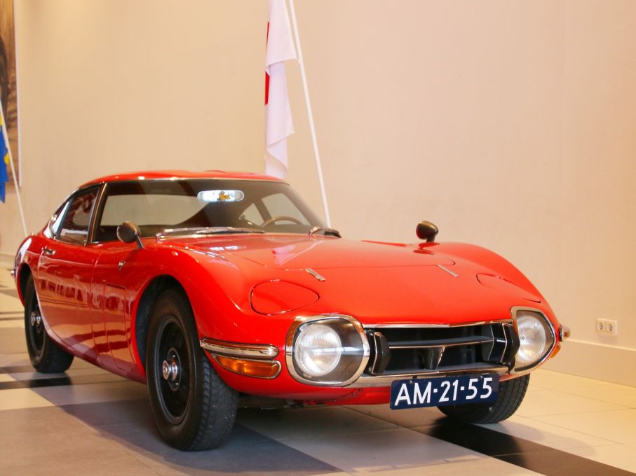 Med Toyota 2000GT visade Japan att dom var nånting att räkna med på sportbilssidan också. 351 stycken byggdes av den här och strax efter kom Datsun 240Z som blev en storskräll.
