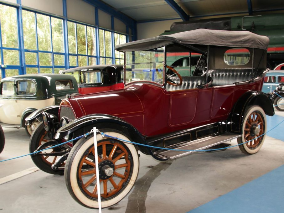 Lite äldre fordon finns också på museet, det här är en Willys-Knight från 1916