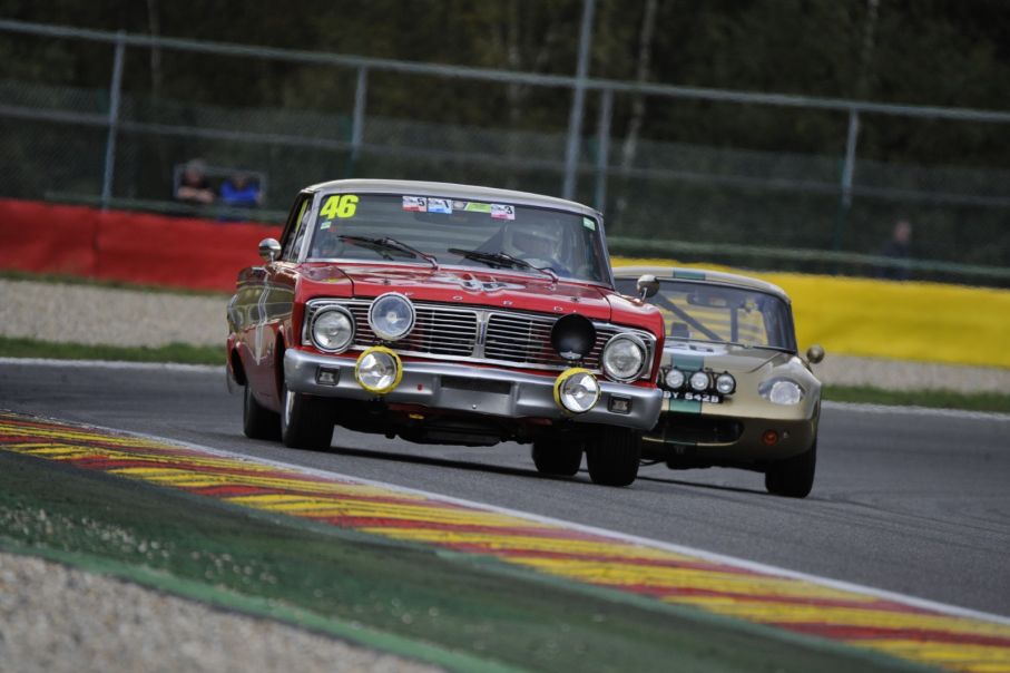 Chris Goddard, Ford Falcon jagas av John Davison, Lotus Elan 26R