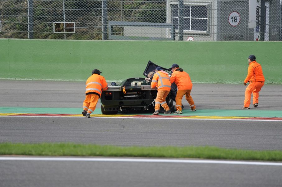 Lola T70, begynnande brand men elden släcktes snabbt