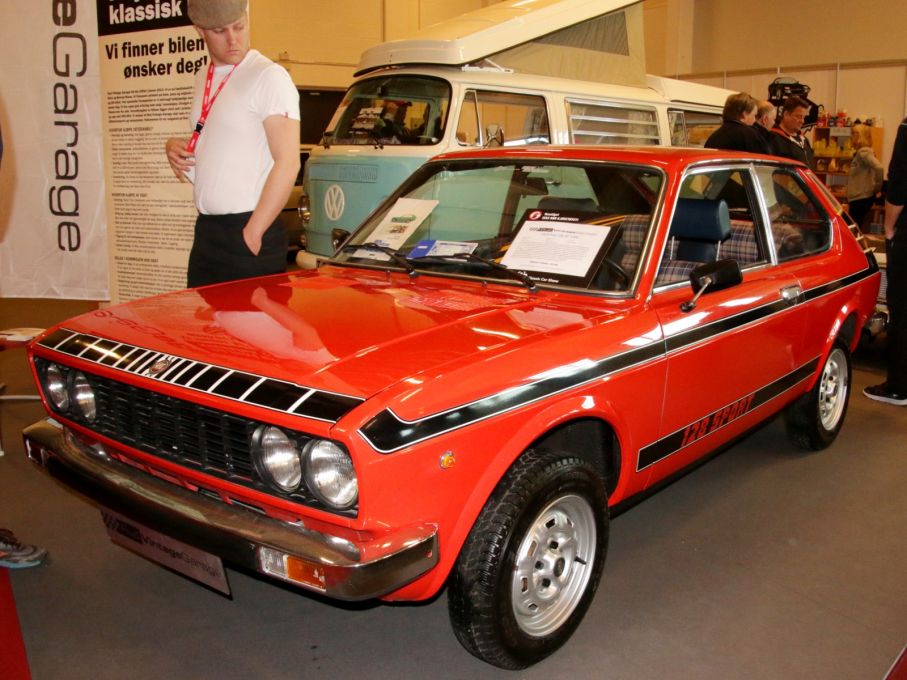 Fiat 128 Sport med sina speciella stripes i behåll.